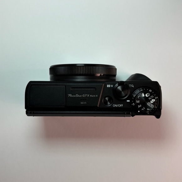 Canon G7 X Mark III Black Digital Camera - Picture 2 of 7